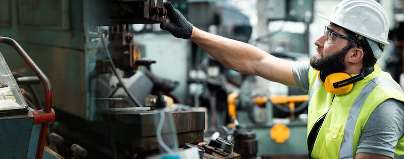 A Call to Manufacturing Leadership: Improve Safety with Connected Worker Solutions